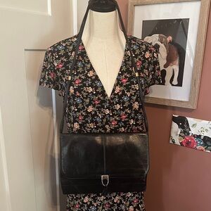 Vintage Lou Taylor Elegant trademark inner vanity mirror Black shoulder clutch